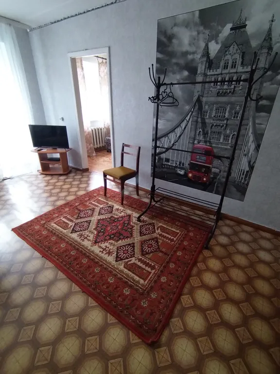 Двухкомнатная квартира с 4 диванами на Ушакова