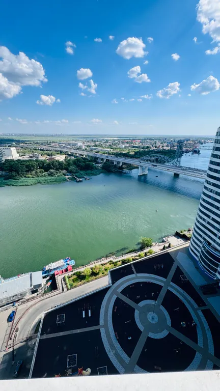 Двухкомнатная квартира с столовой на набережной с видом на Дон