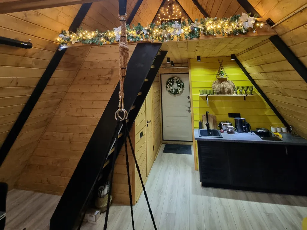 Коттедж Уютный А-фрейм домик с купелью в лесу — Соловеново