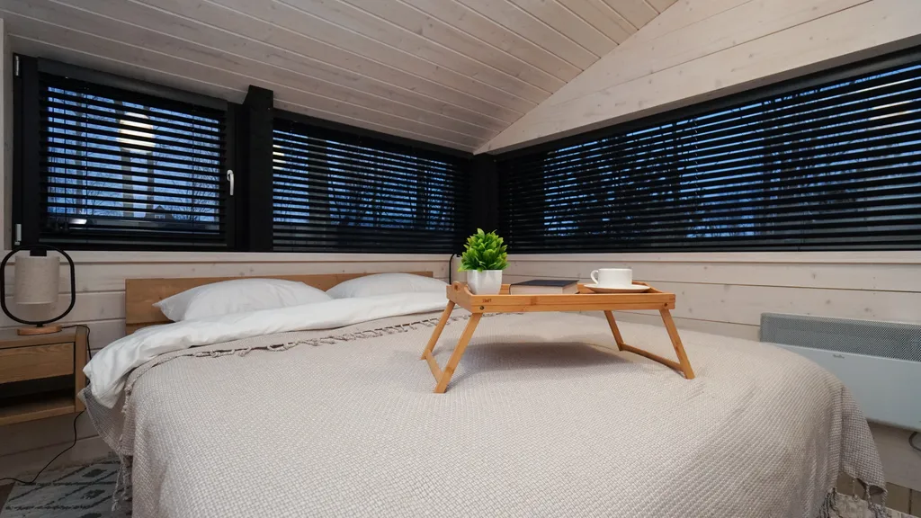 Уютный панорамный дом с баней в лесу