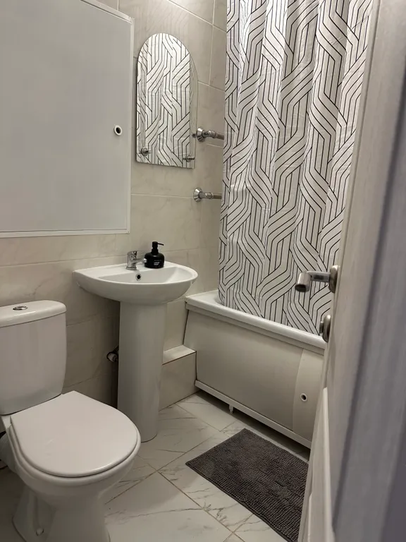 Стильная квартира студия с двуспальной кроватью