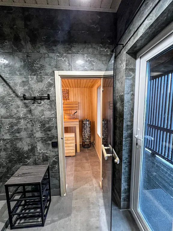 Уютный коттедж БарнХаус с сауной (включена) и сибирским чаном