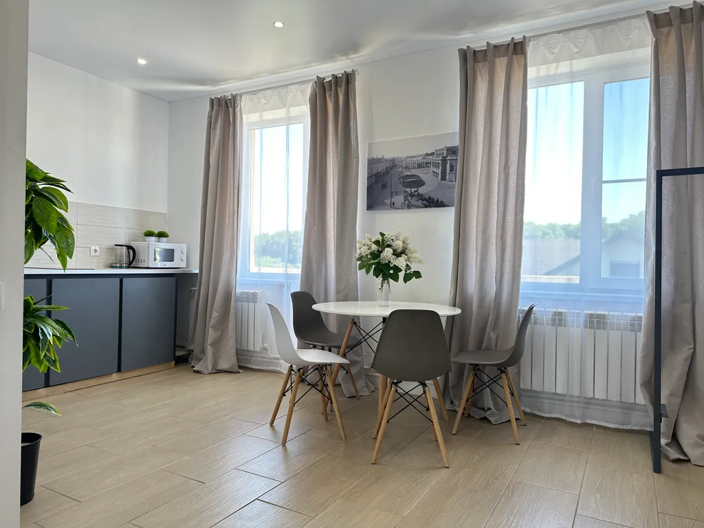 Двухэтажные апартаменты с балконом Столица 2313