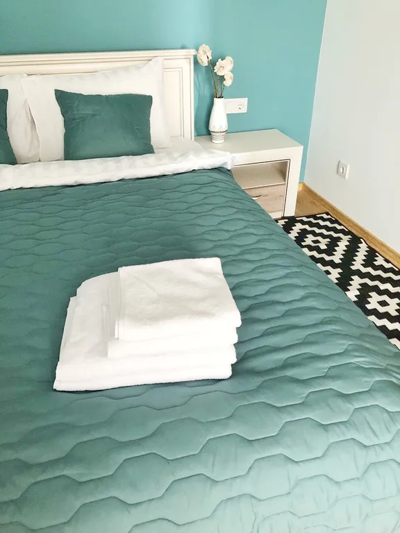 У метро рядом с центром