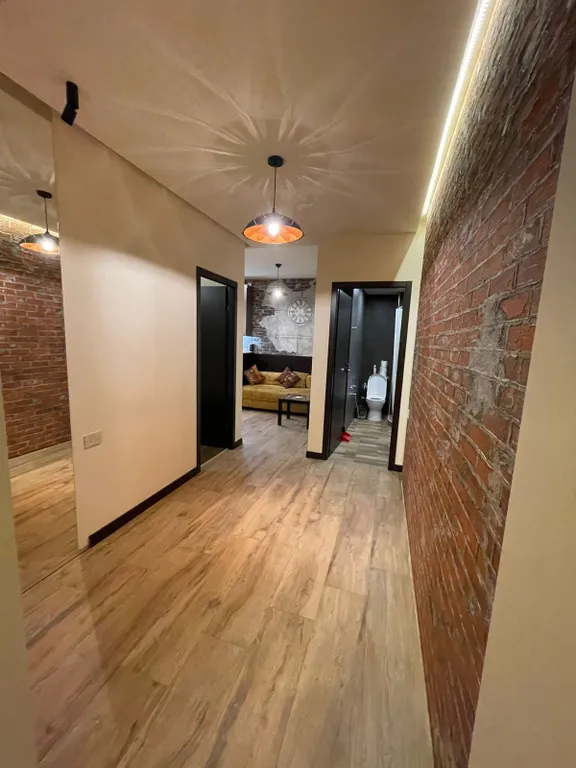 Просторная, светлая квартира с двумя спальнями, малый центр