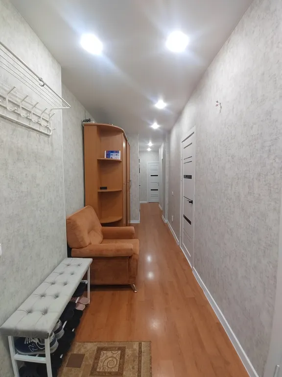 Трёхкомнатная квартира с раздельными комнатами, балконом в центре