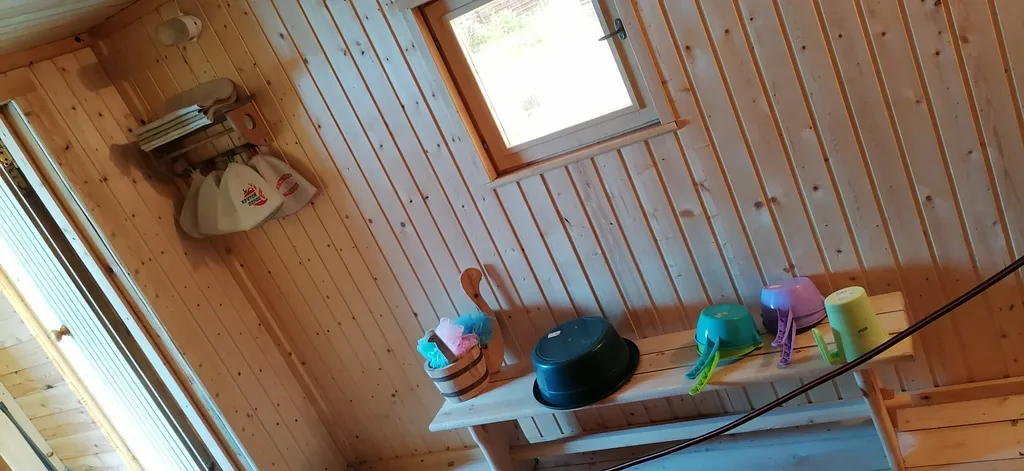 Дом рядом с озером