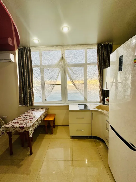 Солнечная квартира с видом на море