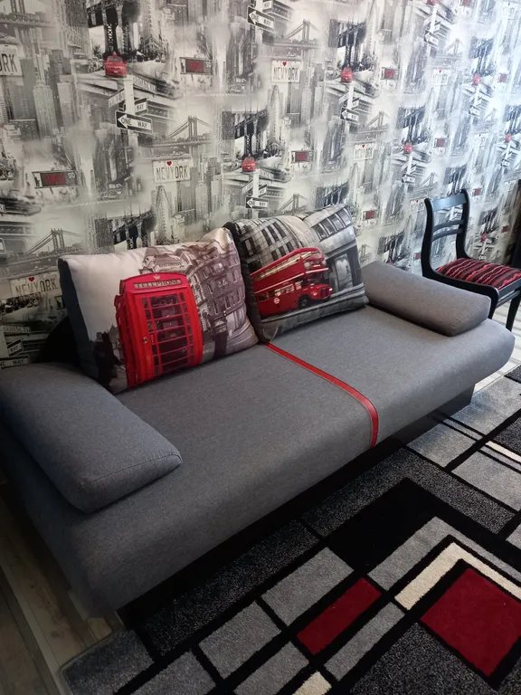 Кондиционер и камин.