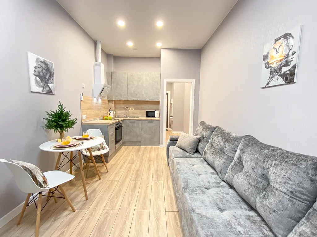 Студия с видом на город