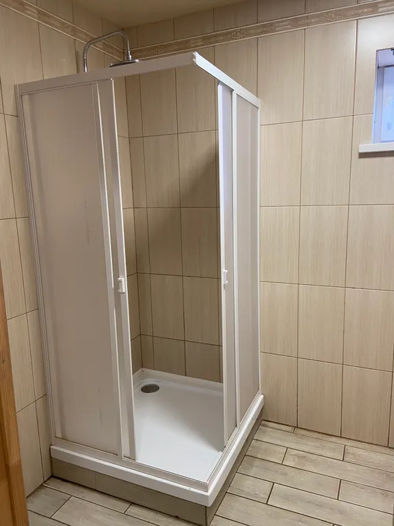 Дом с баней на дровах.