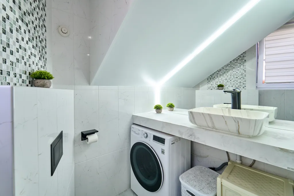 Современный, новый дом