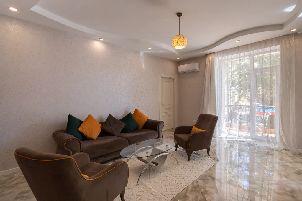 Квартира с видом на бульвар в центре города