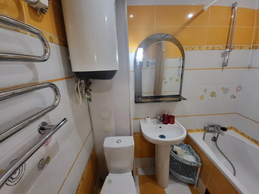 2-комнатная квартира, есть все необходимое для проживания