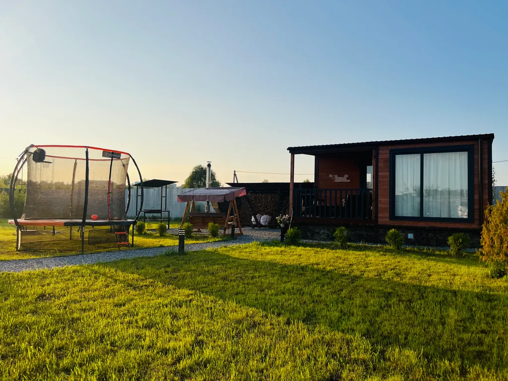 Уютный домик в тихом месте у реки