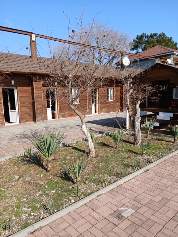 Квартира Комнаты во дворе — аренда посуточно в Лдзаа