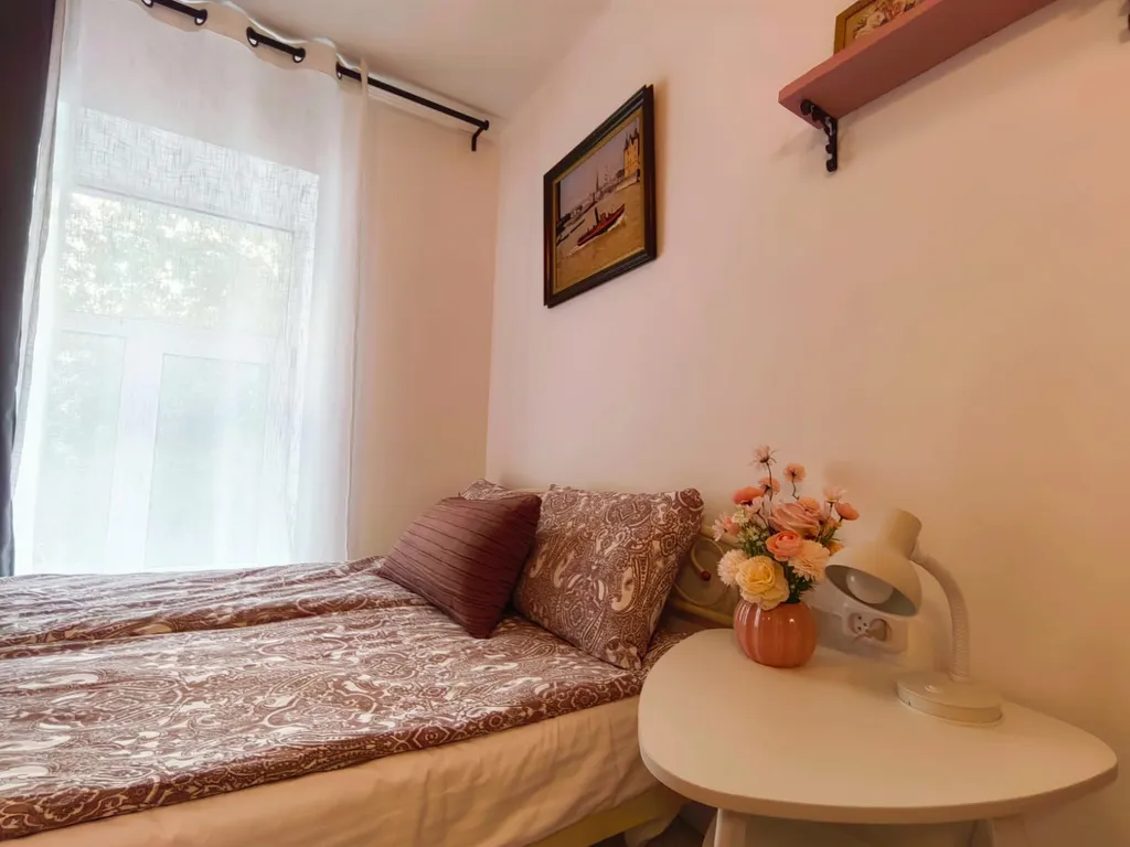 Квартира Комната "Другой Эрмитаж". Между Эрмитажем и Исаакием. Хранение багажа. — Санкт-Петербург