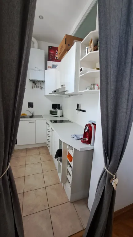 Уютная студия в доме стиля модерн