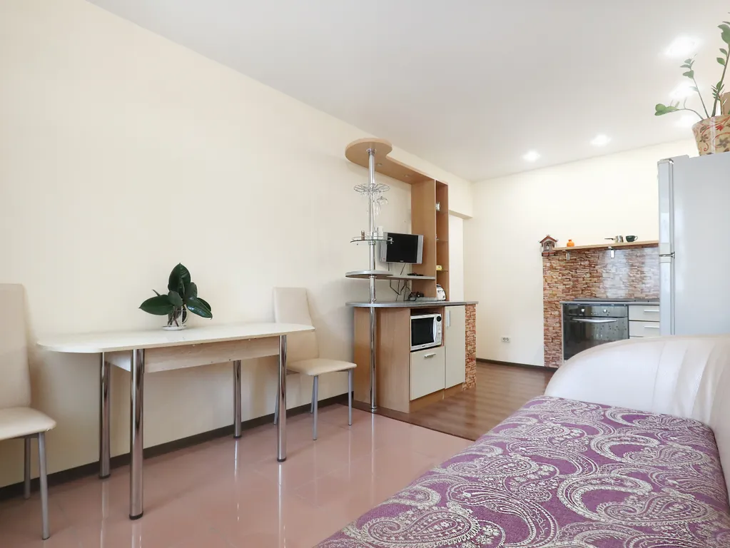 Красивая большая однокомнатная квартира в самом центре микрорайона ГГМ