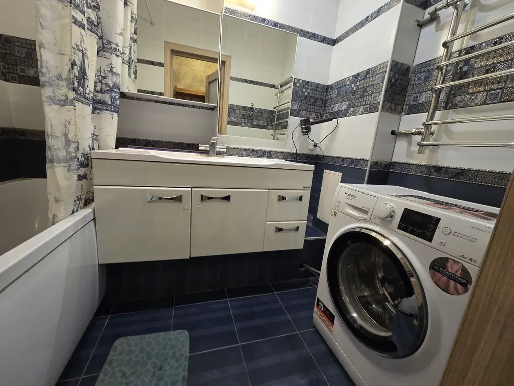 Просторная 2-х комнатная на пр-т Ленина Метро - Двигатель Революции