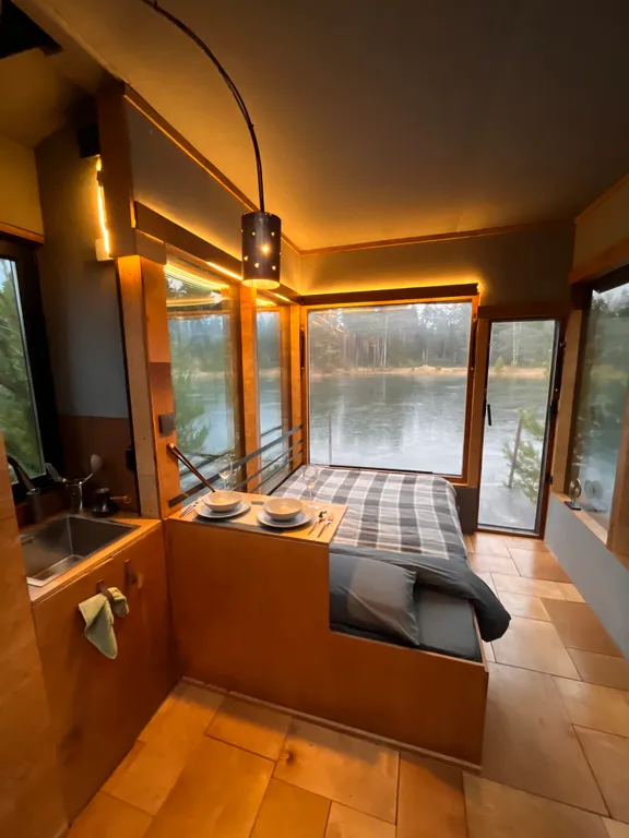 Домик на озере