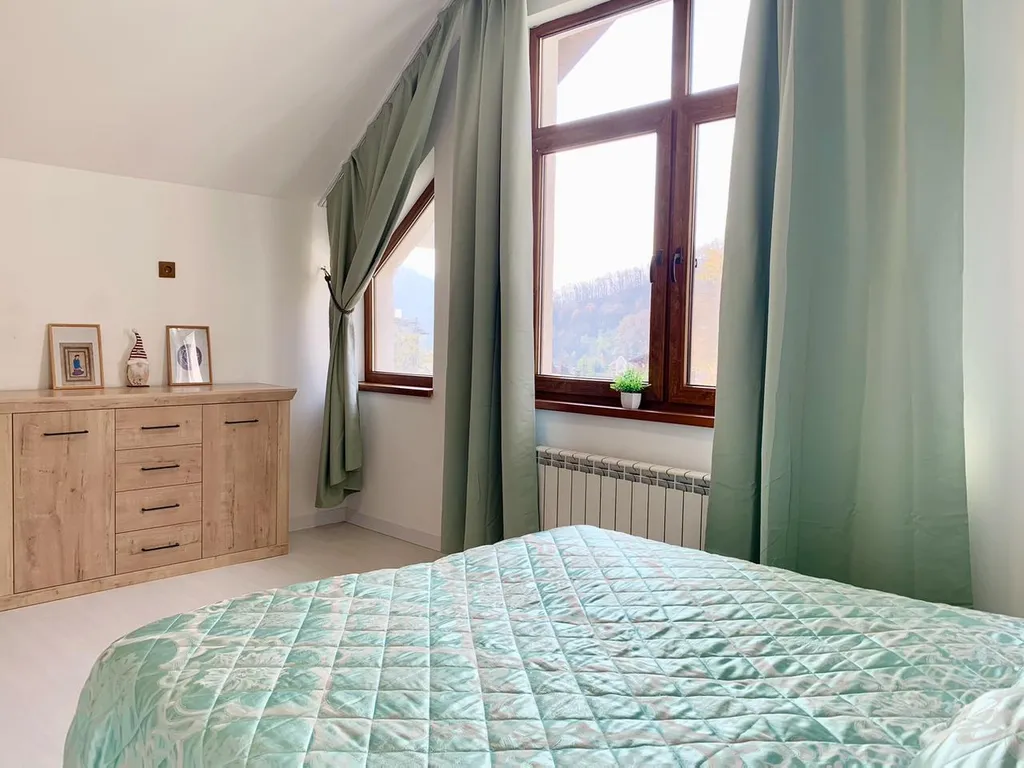 Дом с шикарным видом на горы, с теплым бассейном и баней на дровах