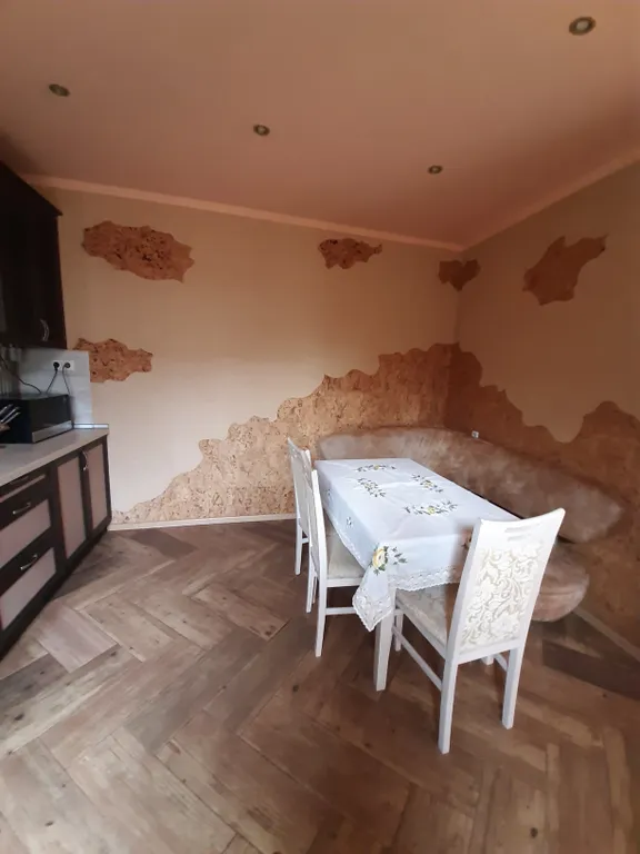 Дом с басейном и беседкой