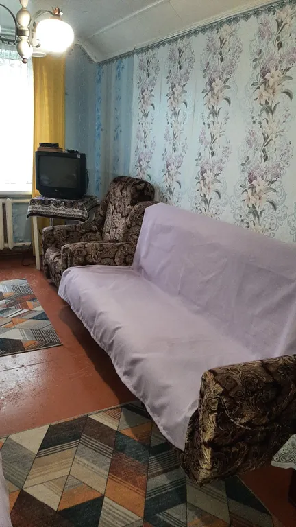 Очень,  очень тёплая квартира и тихая улица.