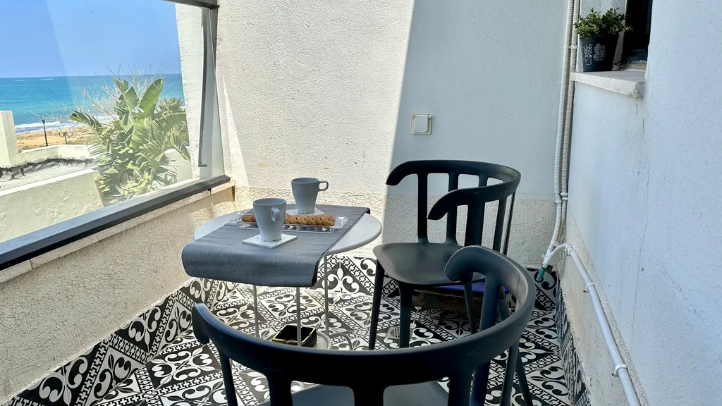 GW945 квартира с балконом с видом на море (Gugel Waves Nahariya)