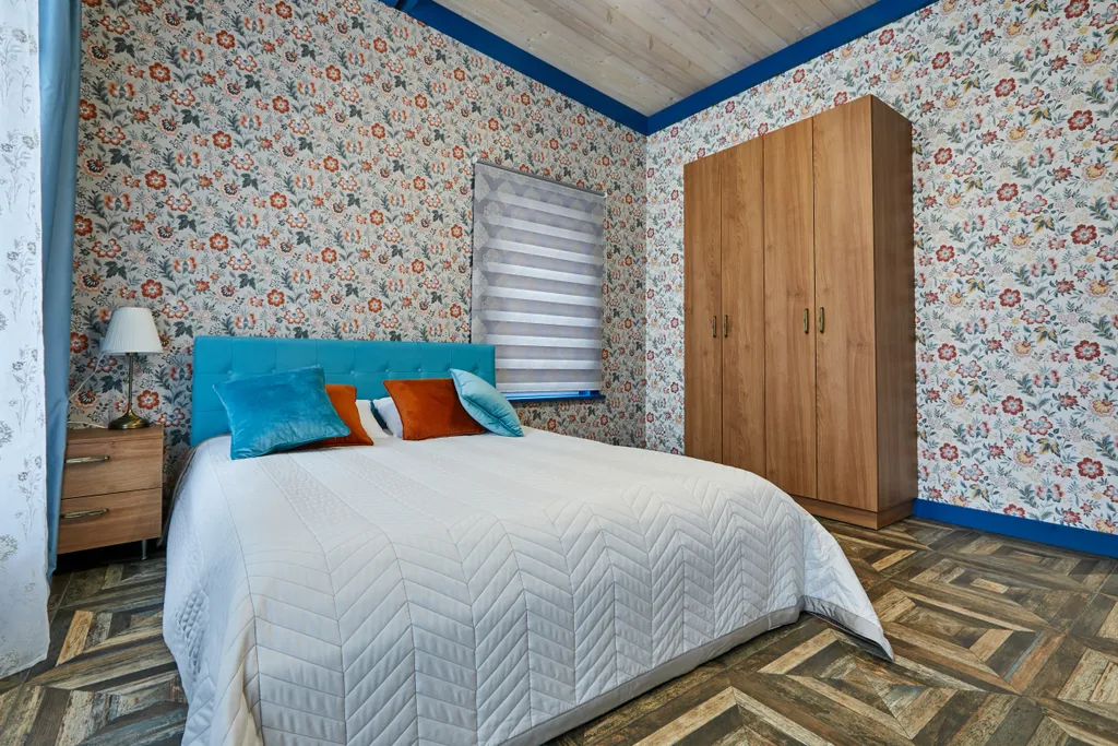 Большой коттедж с 5 спальнями, камином и террасой, Василек