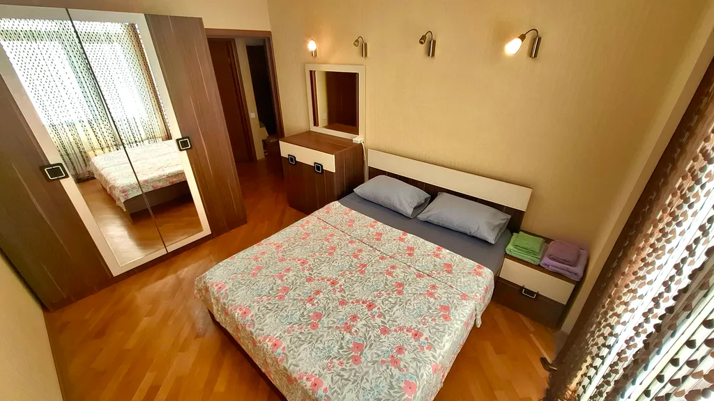 2-комнатная квартира в новопостроенном доме в центре