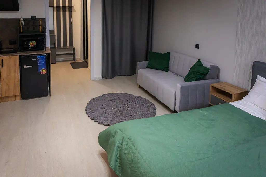 Уютная студия с видом на сосны