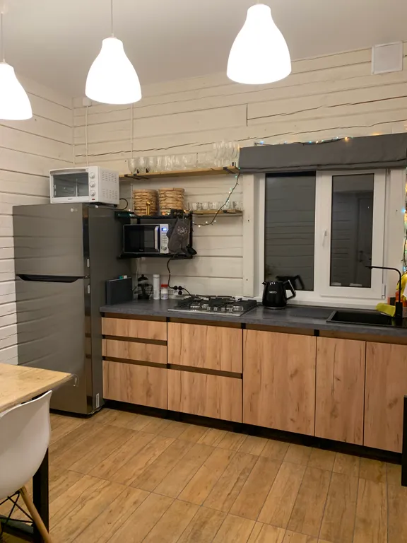 Уютный дом на самом берегу реки