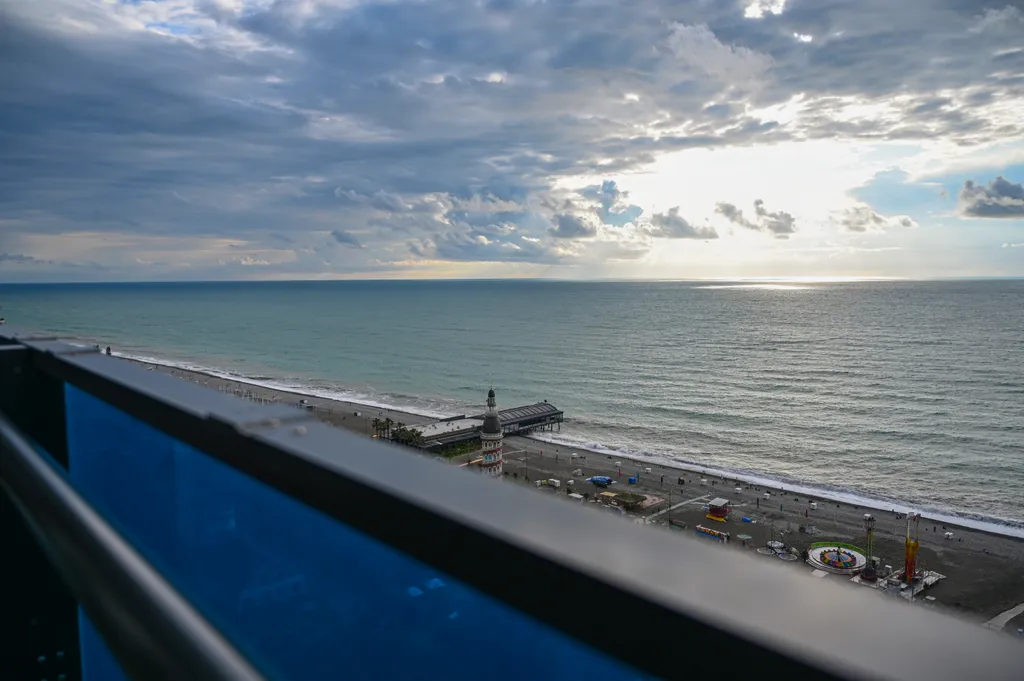 Большая 2+1 с шикарным видом на море и набережную, 22 этаж