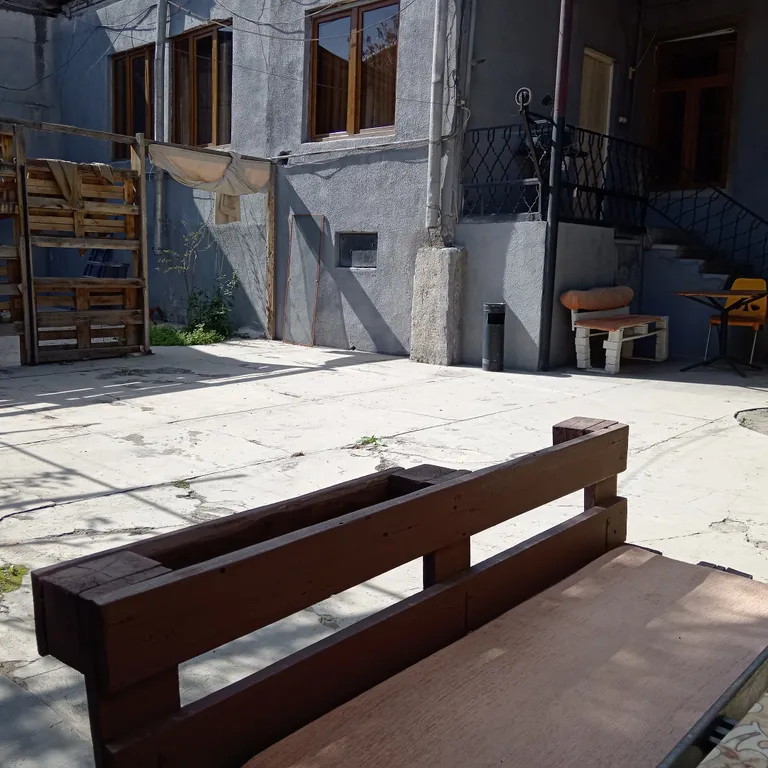 Уютный гостевой дом с частными комнатами и общим санузлом