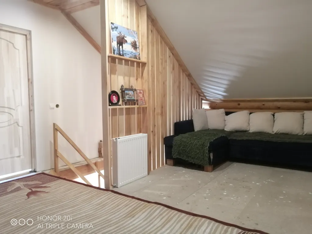 Дом из дерева у моря