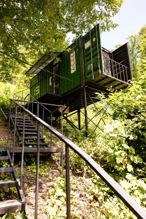 Коттедж Домик на лесном склоне с видом на горы — аренда посуточно в Красная Поляна