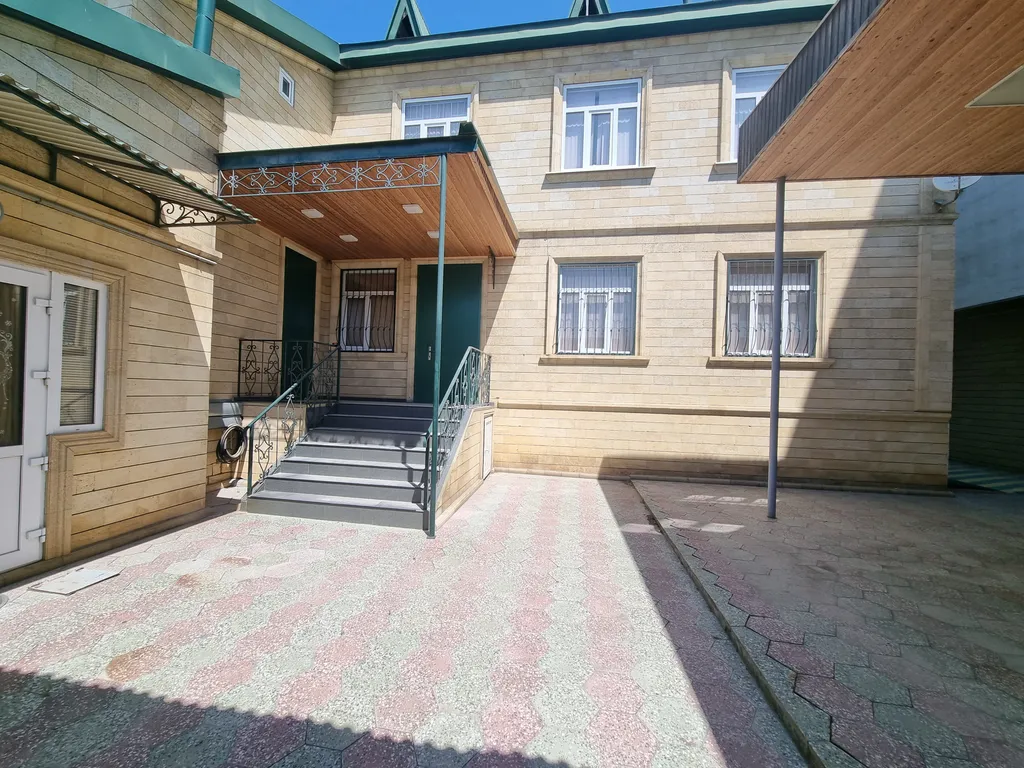 2х этажный дом в самом центре города