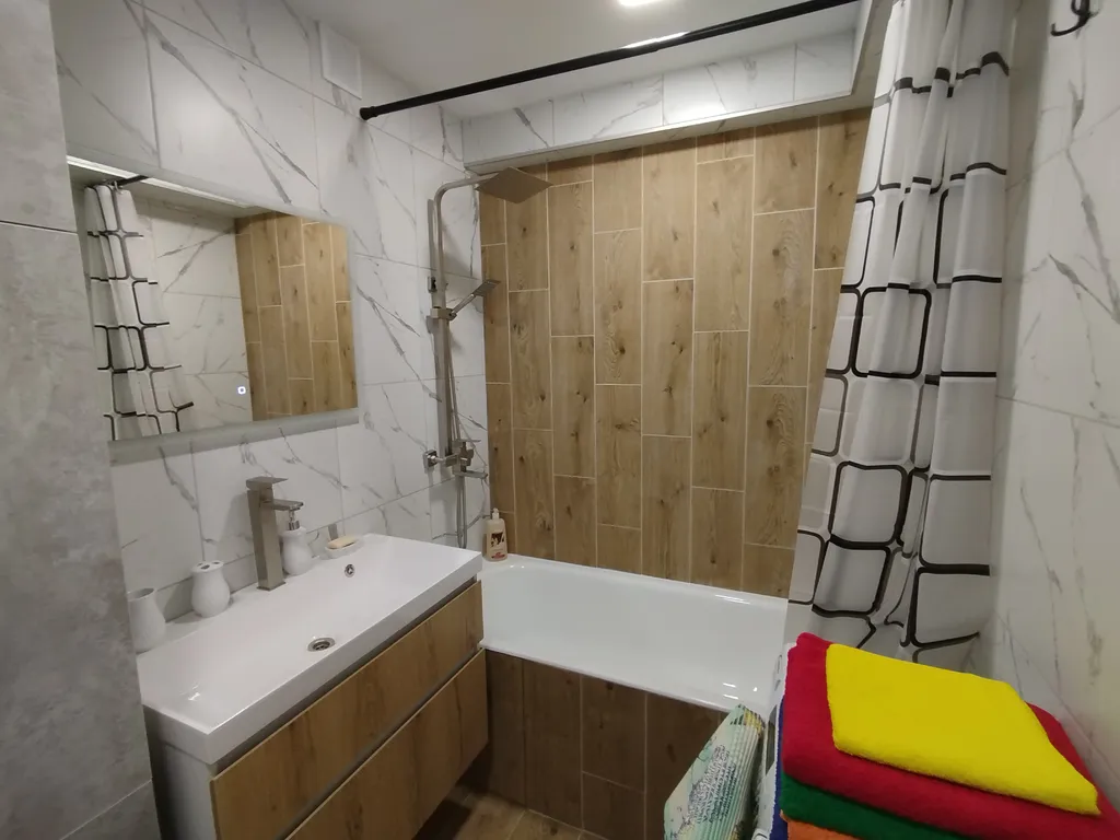 Трёхкомнатная семейная квартира с современными ремонтом Центр города