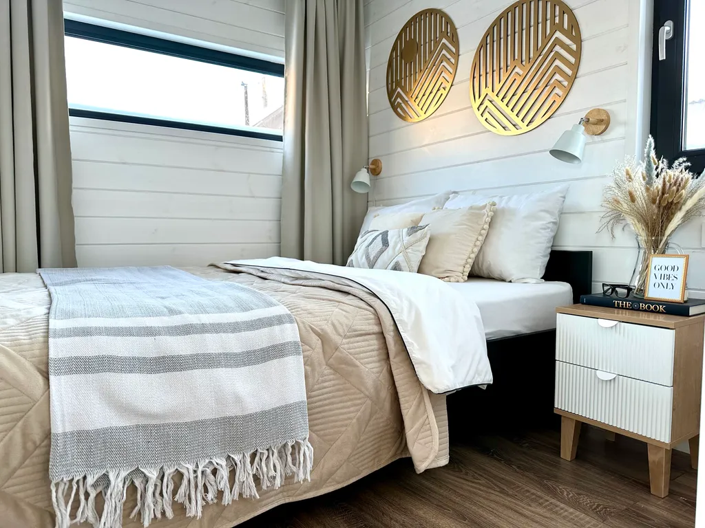 Домик у озера с баней и чаном