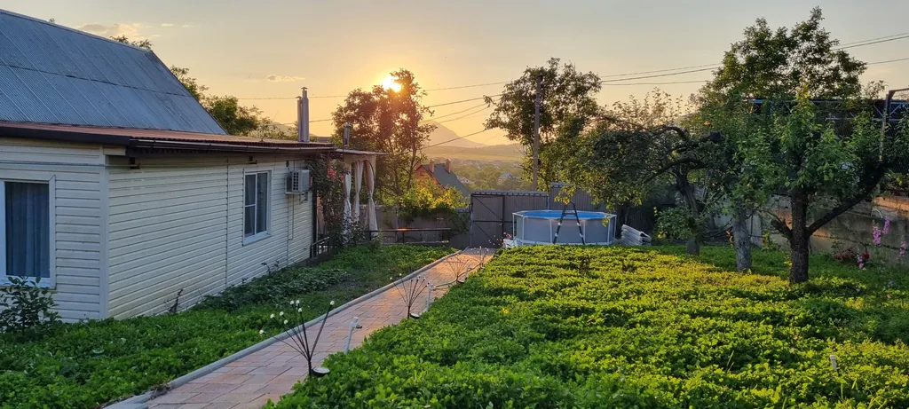 Тихий Домик с видом на горы