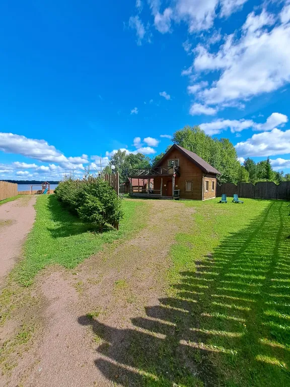 Коттедж на берегу озера