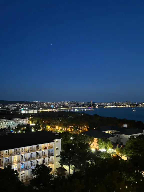 Квартира 2-комнатная Квартира — Геленджик