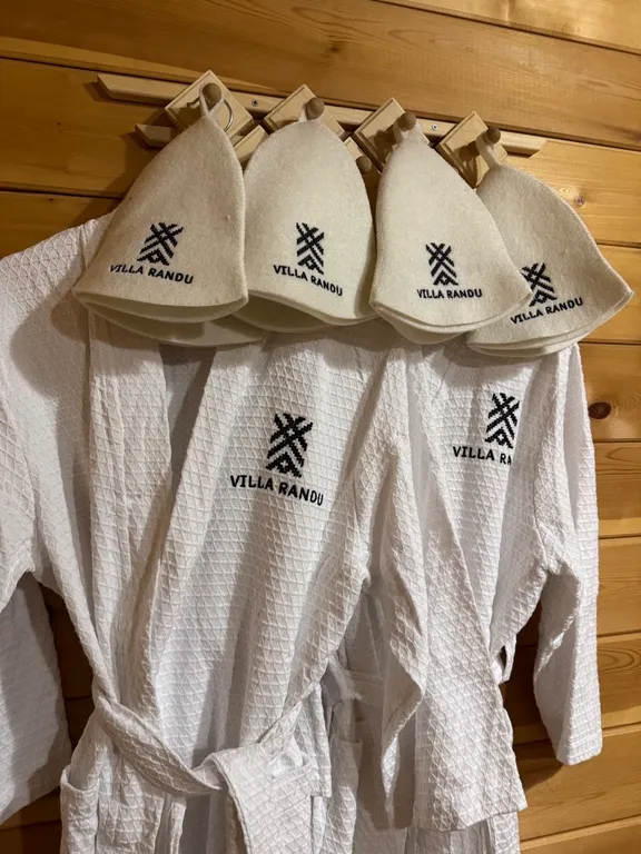 Коттедж Кивач с сауной и видом на озеро