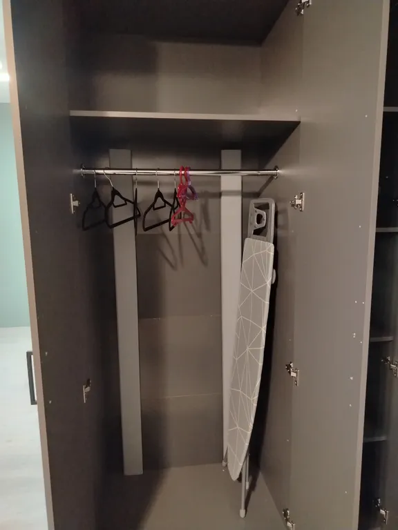 Квартира-студия с видом на город среди гор