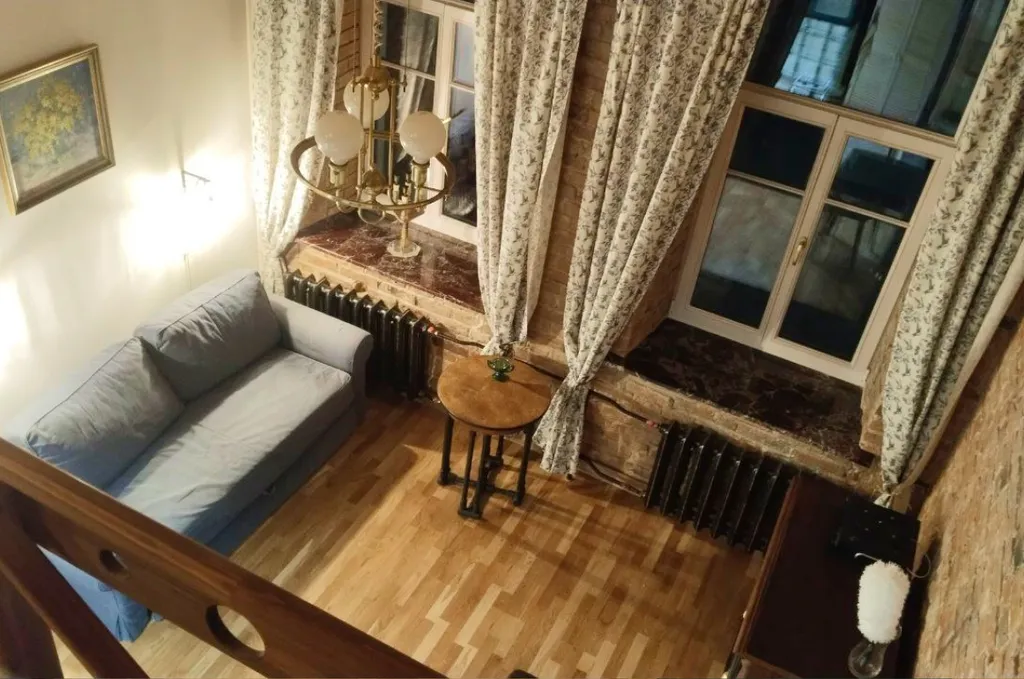 Уютная двухуровневая квартира-студия в доме XIX века