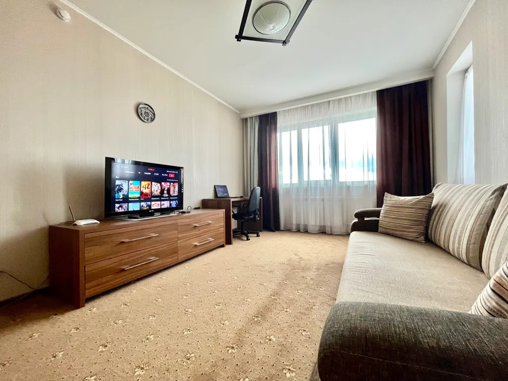 Изолированная двухкомнатная в центре города рядом с метро и ТЦ