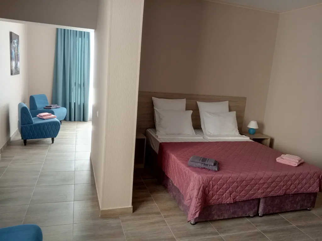 Двухкомнатный люкс для четверых гостей + дополнительное место