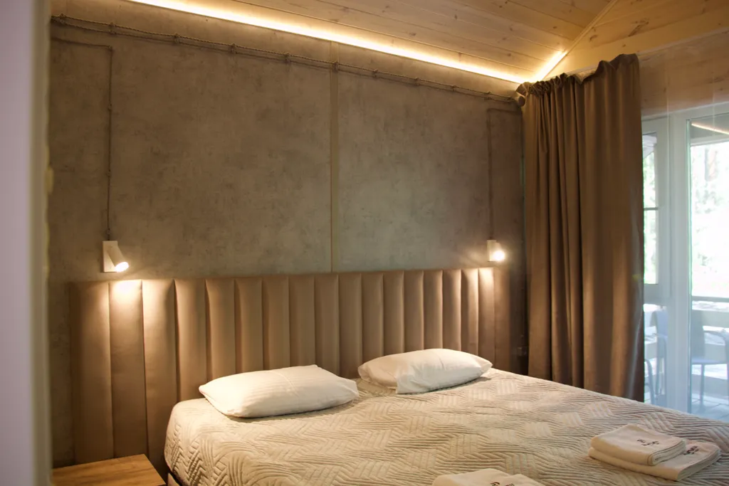 Коттедж Четырехместный летний дом, Шале в лесу двухкомнатный — аренда посуточно в Усть-Сема