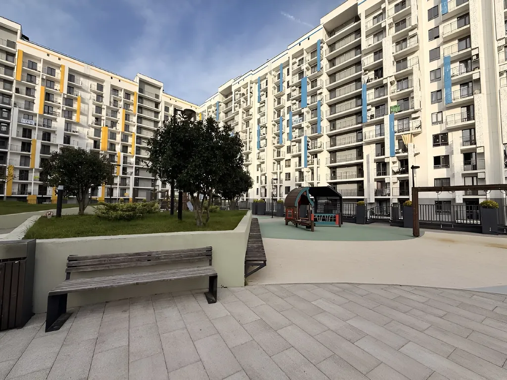 Студия с балконом и парковкой, рядом с набережной